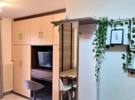 Stylish studio - Your private place in Lamia，位于拉米亚的酒店