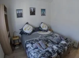 Chambre urbaine dans Maison Moderne