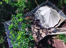 TENTE HIBOU INSOLITE AVEC FILET DE DETENTE Camping lou cantou cevenol
