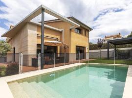 Holiday Home Volca by Interhome，位于奥洛特的酒店