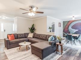 Near Downtown and Hospital in Matthew NC and Dog Park，位于马修斯的酒店