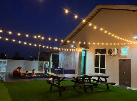 Adwa Homestay Kijal Private Pool Mini Golf，位于Kampong Darat Kijal的酒店
