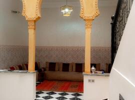 Riad Nour Travel-Les Riads Nour Resorts，位于马拉喀什的别墅