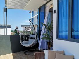 Hanns Spacious Balcony&SwimPool with FREE Netflix-6pax，位于诗巫的带泳池的酒店
