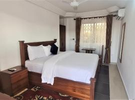 Downtown Virgins Hotel，位于Elmina的酒店