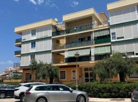 Piso con parking y piscina en Torrox costa，位于托罗克斯科斯塔的公寓