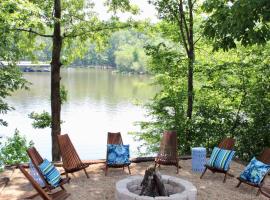 Riverbend Ranch for Family Fun on Smith Lake! Dogs welcome!，位于Crane Hill的酒店