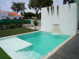 Chalet blanco con piscina privada，位于克莉丝蒂娜岛的乡村别墅