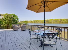 Beautiful Bourne Home Rental with Waterfront Deck!，位于伯恩的酒店