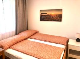 Apartment Deluxe with Garden Rapperswil-Jona，位于Jona的酒店