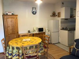 Appartement Enchastrayes, 2 pièces, 5 personnes - FR-1-165A-144，位于Enchastrayes的酒店