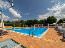 Patio 15 - Pools, tennis and water sports，位于伊塞奥的度假村