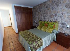 Hotel Rural Las Nogalas，位于蒙坦切斯的酒店