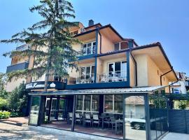 Family Hotel Kontesa，位于洛泽内茨的酒店