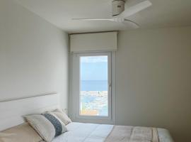 Modern new apartment, sea view and private parking，位于马贝拉的酒店