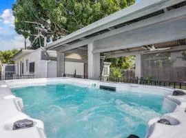 Seaside Serenity Modern Cottage with Spa