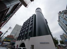 Croissant Hotel Guri by Aank，位于九里市的酒店