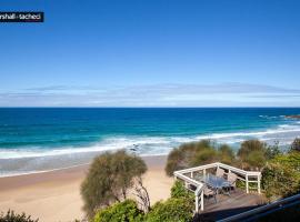 Ocean Pearl Luxury beachfront Bermagui Linen provided，位于伯马吉的酒店