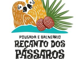 Pousada e Balneário Recanto dos Pássaros BRB，位于巴雷里尼亚斯的木屋