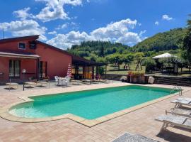 Welcoming holiday home in Urbania with pool，位于乌尔巴尼亚的度假屋