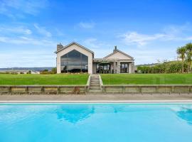 Sandhill Beach House - Te Horo Holiday Home，位于Te Horo的乡村别墅