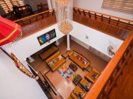 Parudeesa - Heavenly- Luxurious Palace look-Near CBD - Kerala - India with Breakfast，位于Kāladi的酒店