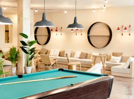 tent Torremolinos，位于多列毛利诺斯的酒店