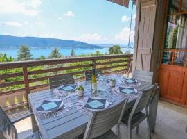 La Villa des Grillons, outstanding lake view and private garden - LLA Selections by Location Lac Annecy，位于维里尔·杜·拉克的酒店