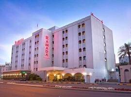 Ramada by Wyndham Bahrain，位于麦纳麦的带停车场的酒店