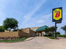 Super 8 by Wyndham Garland Rowlett East Dallas Area，位于加兰的酒店