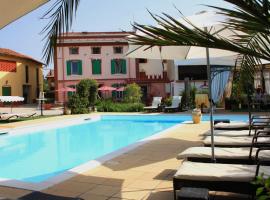 B&B Villa Rossella con piscina，位于卡斯特努沃德加尔达的酒店