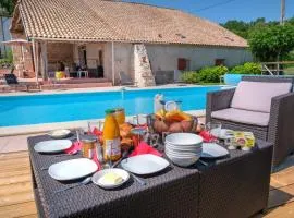Lot & Garonne - Magnifique gîte de groupe avec piscine et vue panoramique en pleine campagne Proche Agen