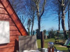 Escape to a Clifftop Chalet with pool and tennis onsite - 1A Kingsdown Holiday Park，位于Kingsdown的度假屋