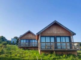 Bungalow Blue - Cabana de Madeira，位于纳扎雷的简易别墅