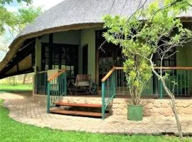 Double lodge on natural African bush - 2112
