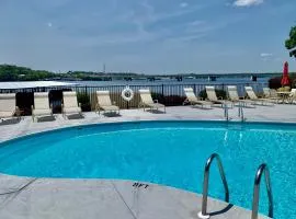 Beautiful Lakefront 3br Private Condo