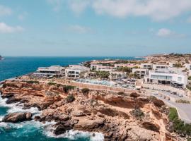 7Pines Resort Ibiza, part of Destination by Hyatt，位于圣何塞卡拉巴萨海滩附近的酒店