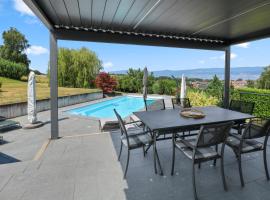 Magnifique villa avec piscine et vue sur le lac，位于屈德勒凡的酒店