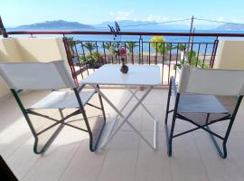 A balcony of Aegina by the saronic gulf，位于爱琴娜岛的海滩短租房
