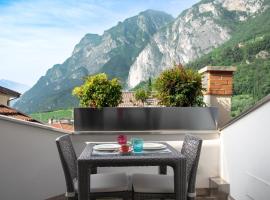 Charming Loft Lake Garda，位于加尔达湖滨的住宿加早餐旅馆