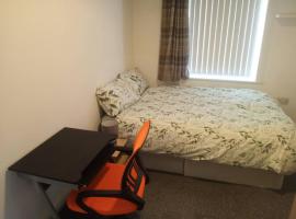 Ensuite Double-bed (H1) close to Burnley city centre，位于伯恩利的住宿加早餐旅馆