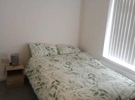 Double-bed H4 close to Burnley city centre，位于伯恩利的住宿加早餐旅馆