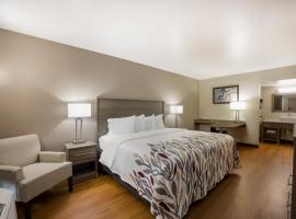 Red Roof Inn & Suites Thomasville，位于托马斯维尔的酒店