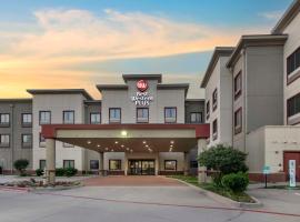 Best Western Plus Texoma Hotel & Suites，位于丹尼森的酒店