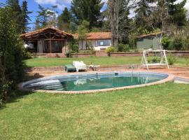 Alojamiento La Puntilla Gran casa orilla Lago Rapel piscina ,jardines ,quincho ,terrazas,para 13，位于Las Cabras的度假屋