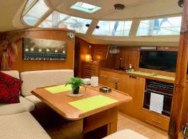 Cozy Boat Hotel in Barcelona & AC & WIFI & Parking