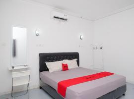 RedDoorz Syariah at Griya Merbotan Demak，位于Demak的酒店