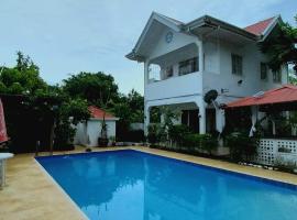 Budget Accom Panglao For Family ,Groups, and Friends，位于邦劳的带泳池的酒店