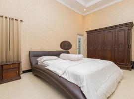 Boss Residence Serang Mitra RedDoorz，位于Kumprung的酒店