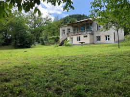 Authentic house with a huge garden，位于Utsera的酒店